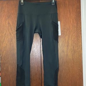 Women’s Black Capri Leggings with side pockets